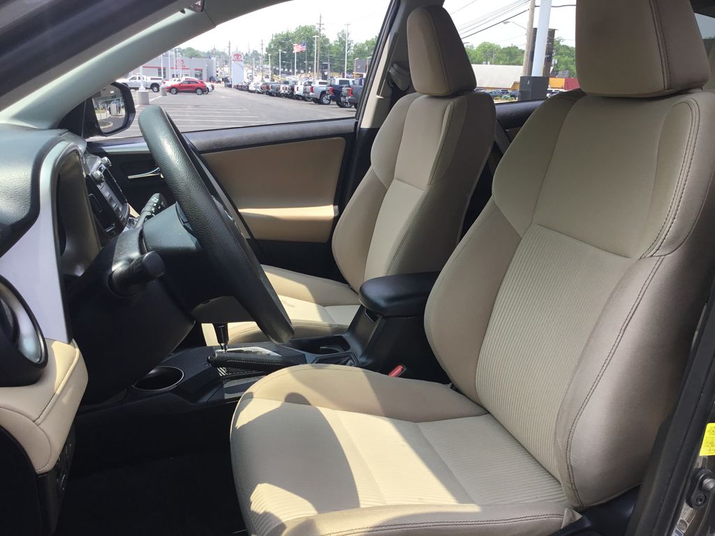 2015 Toyota RAV4 XLE 6