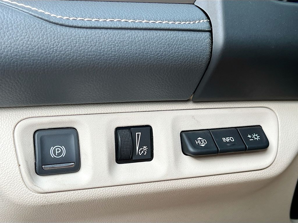 Used 2022 Red GMC Denali image 10