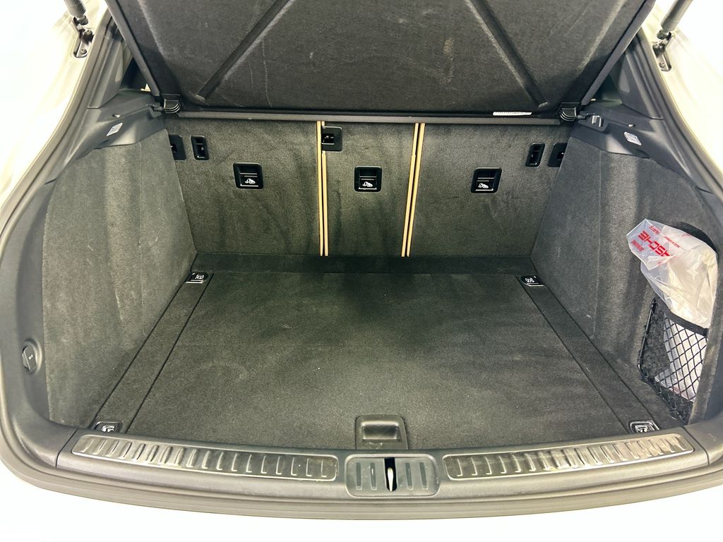 Thumbnail: 2025 Porsche Macan - 28