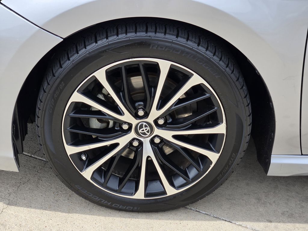 View vehicle photo 7