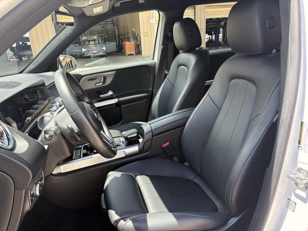 2023 Mercedes-Benz EQB 300 - 10