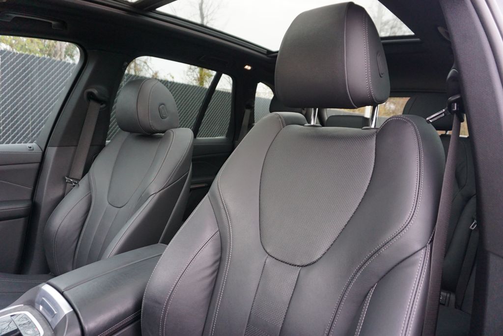 Thumbnail: 2022 BMW X5 - 11