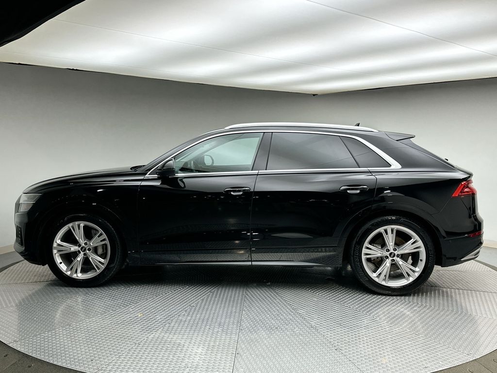 Thumbnail: 2022 Audi Q8 - 2