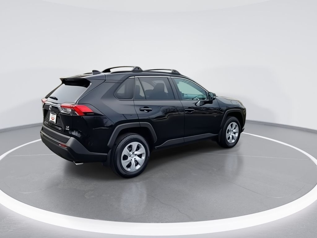 2019 Toyota RAV4 LE 8