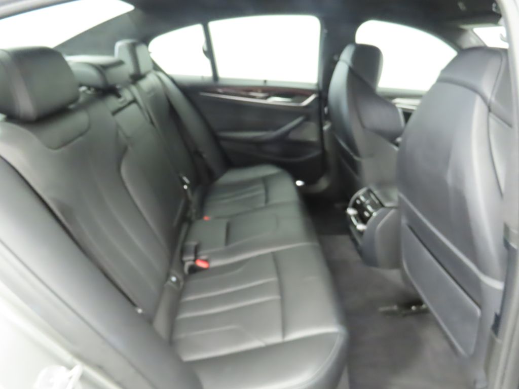 Thumbnail: 2018 BMW M5 - 21