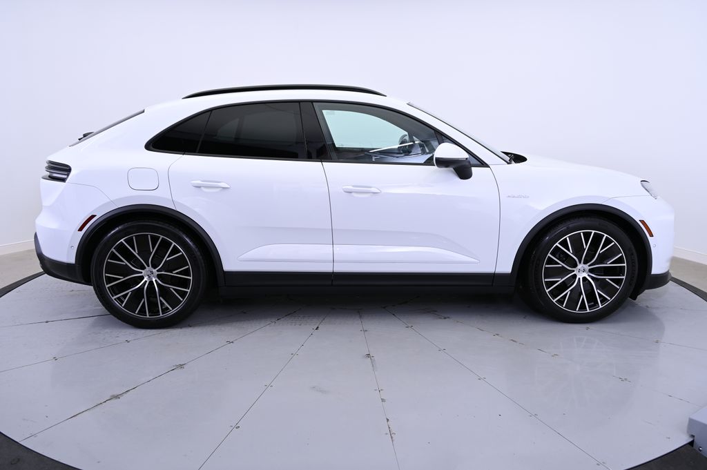 Thumbnail: 2025 Porsche Macan - 6