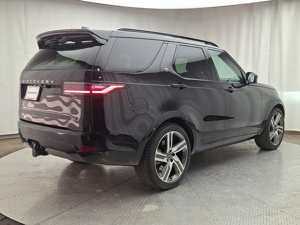 Thumbnail: 2026 Land Rover Discovery - 3