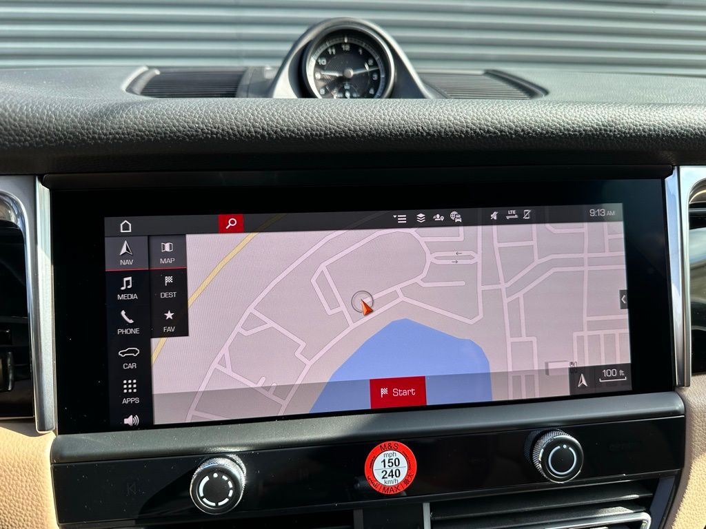 2025 Porsche Macan  26
