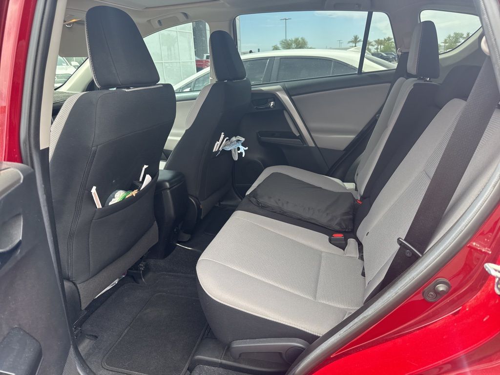 2018 Toyota RAV4 XLE 6
