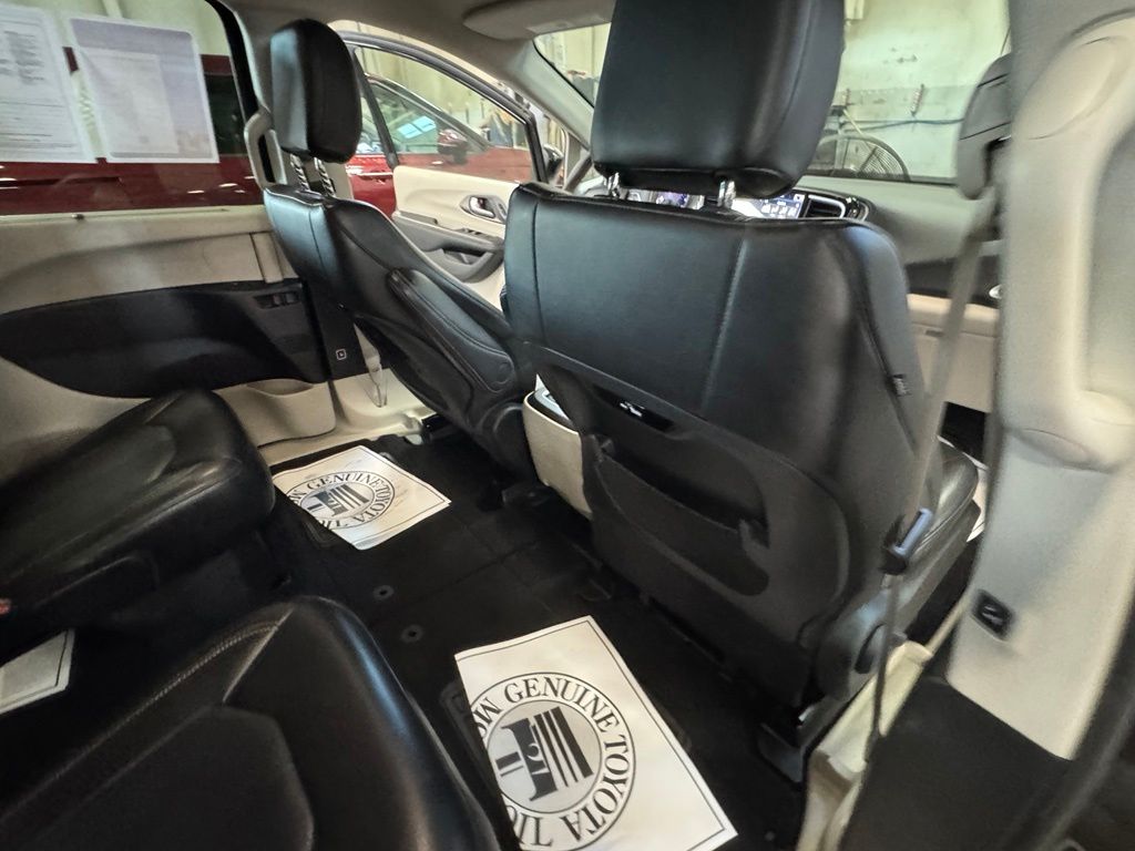 Used 2023 Chrysler Pacifica Van