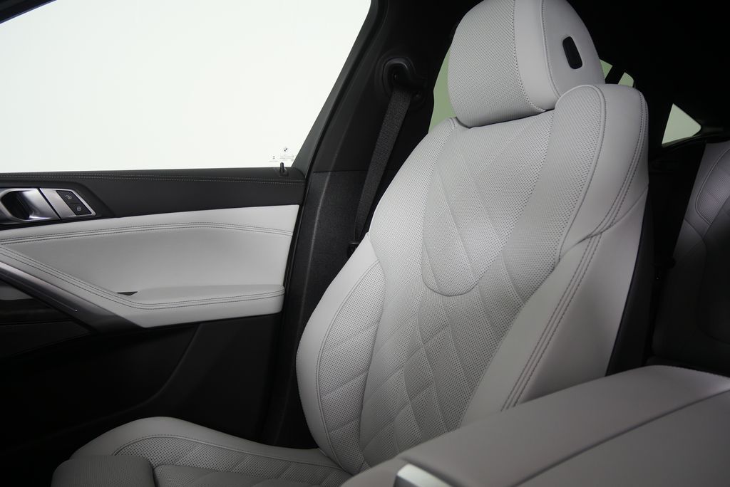 Thumbnail: 2027 BMW X6 - 21