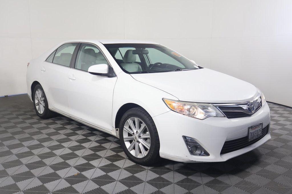 2013 Toyota Camry XLE 2