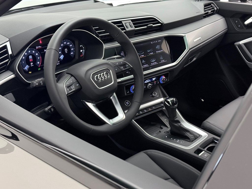 Thumbnail: 2025 Audi Q3 - 29
