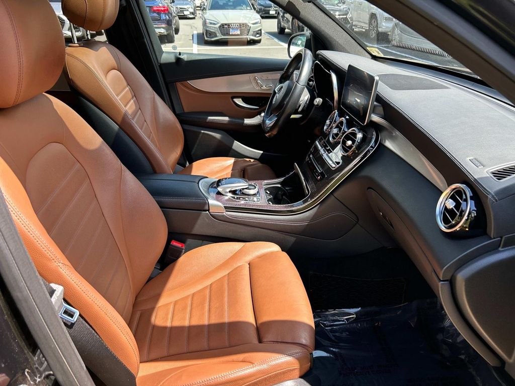 Thumbnail: 2019 Mercedes-Benz GLC - 22