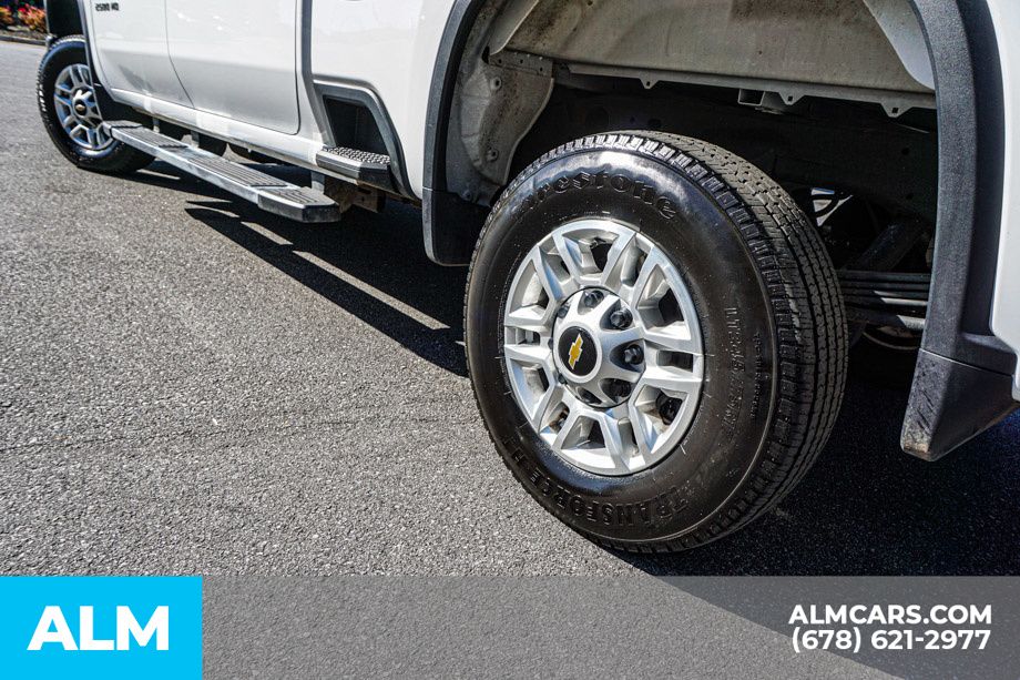 Used 2025 White Chevrolet LT image 15