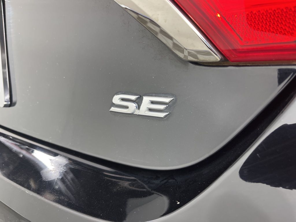 2017 Toyota Camry SE 4