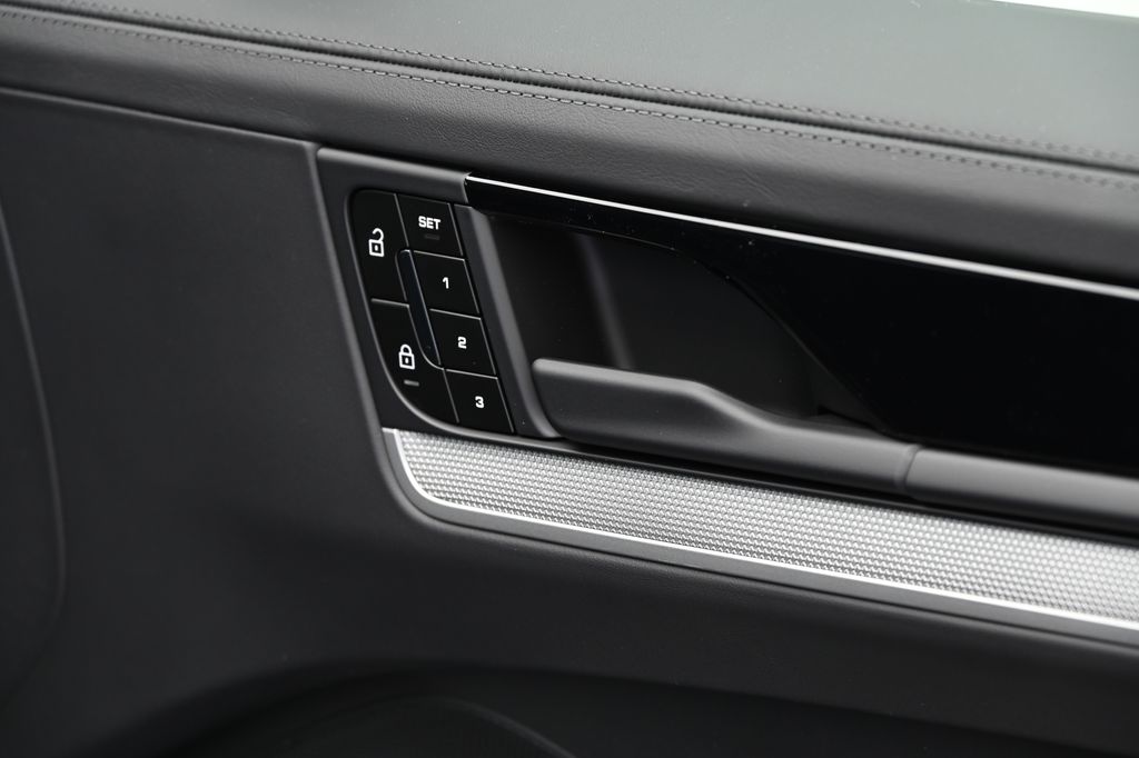 2024 Porsche Cayenne  21