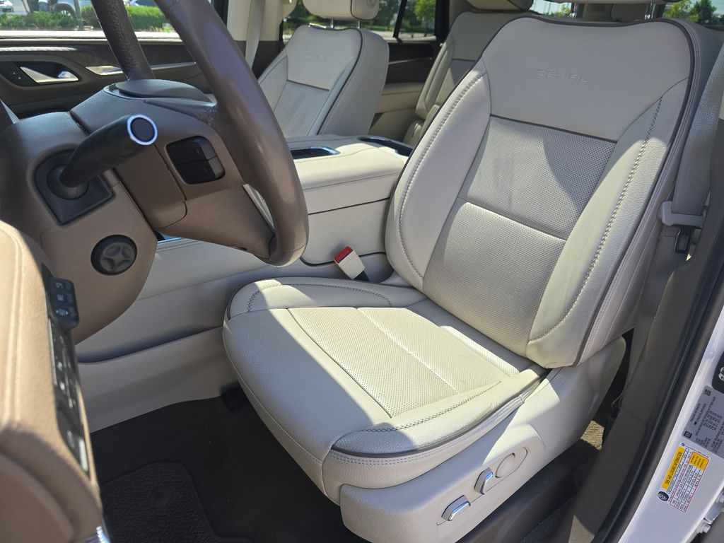 Used 2022 White GMC Denali image 25