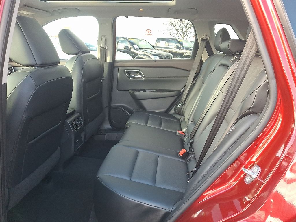 Thumbnail: 2021 Nissan Rogue - 10