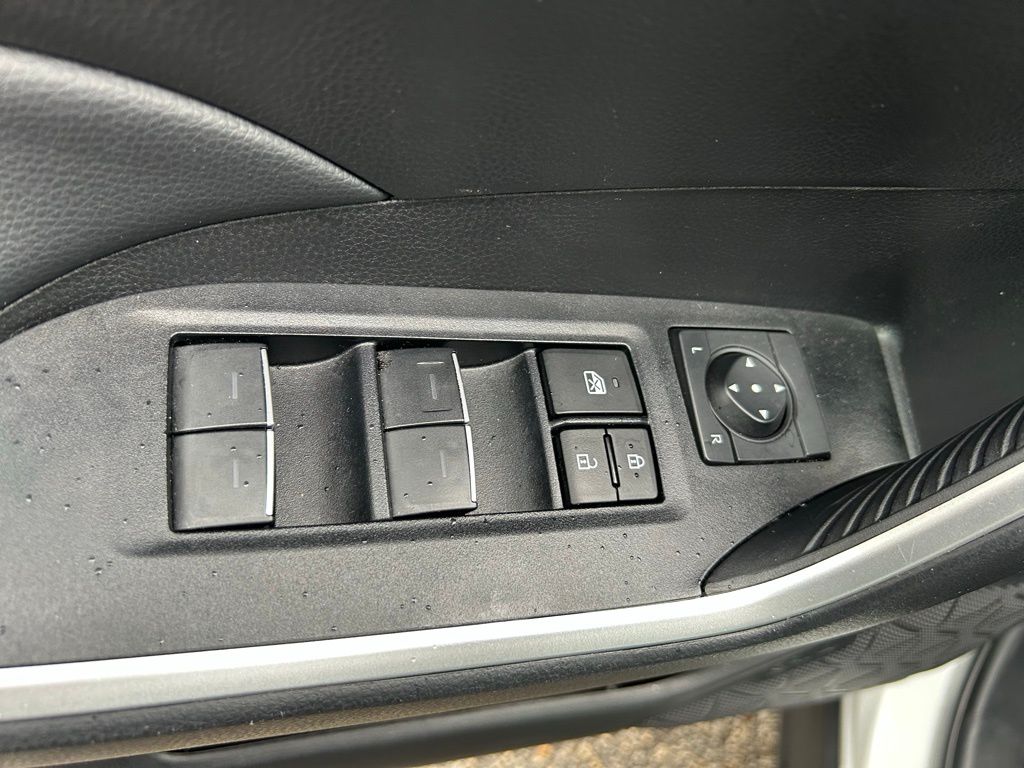 2024 Toyota RAV4 XLE 17
