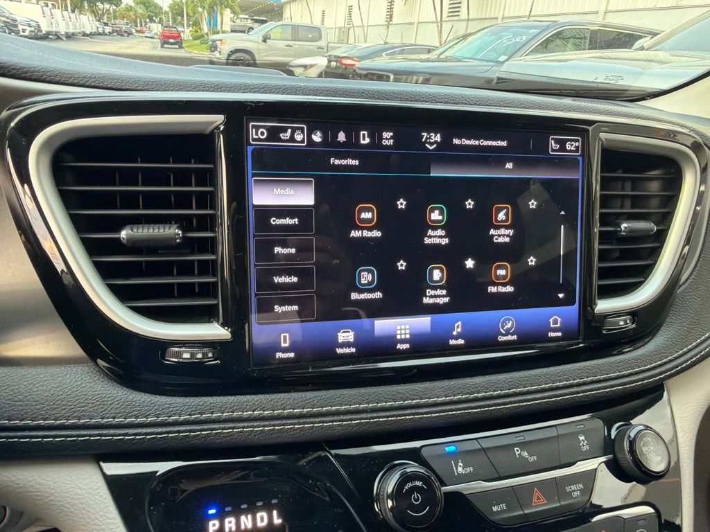 Used 2023 Brilliant Black Crystal Pearlcoat Chrysler Touring L image 4