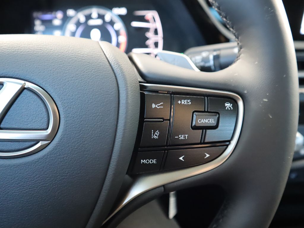 Thumbnail: 2025 Lexus ES - 13