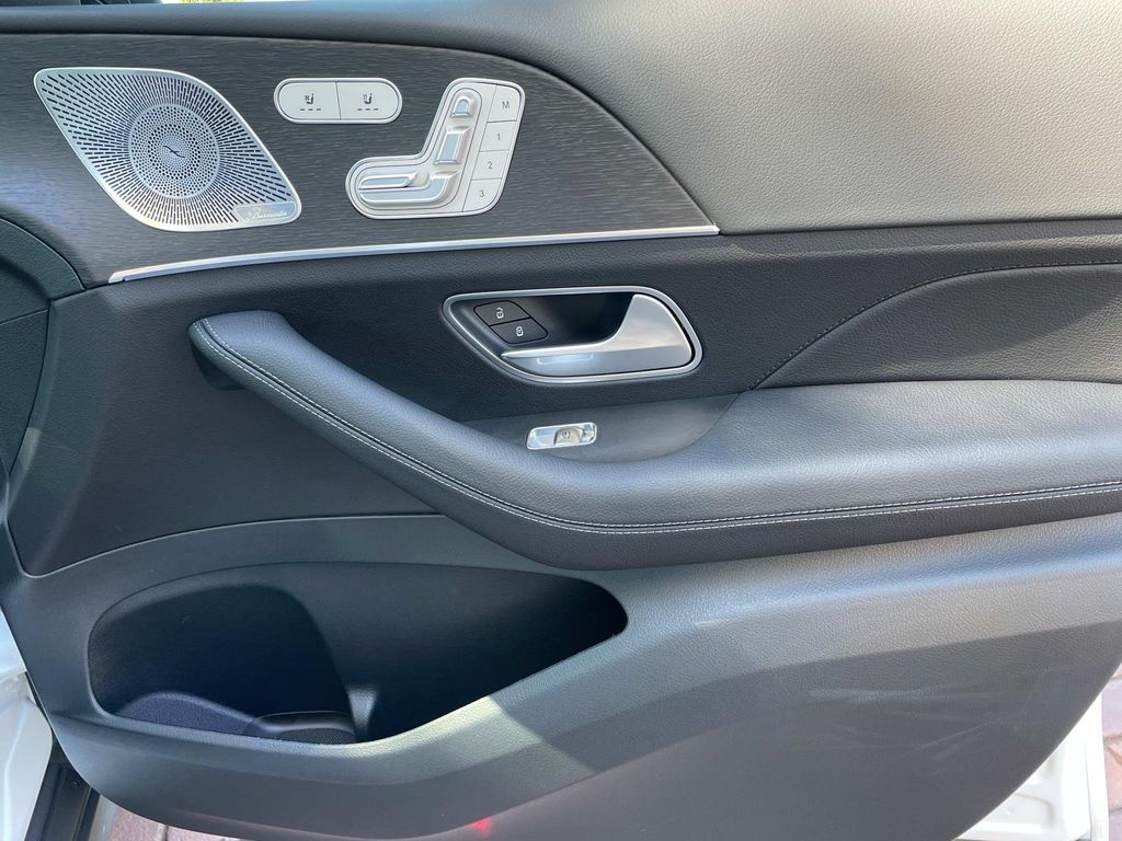 Thumbnail: 2025 Mercedes-Benz GLE - 30