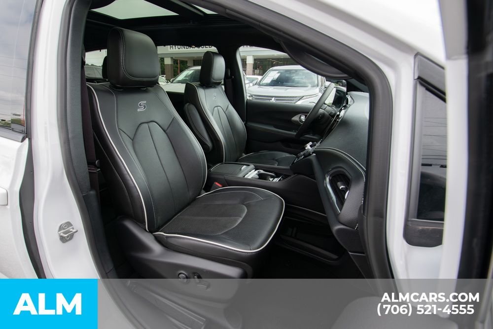 2024 Chrysler Pacifica Limited photo 15