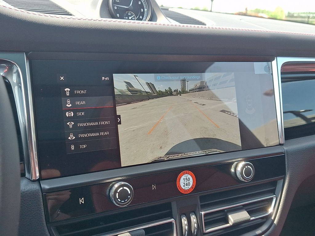 Thumbnail: 2026 Porsche Macan - 20