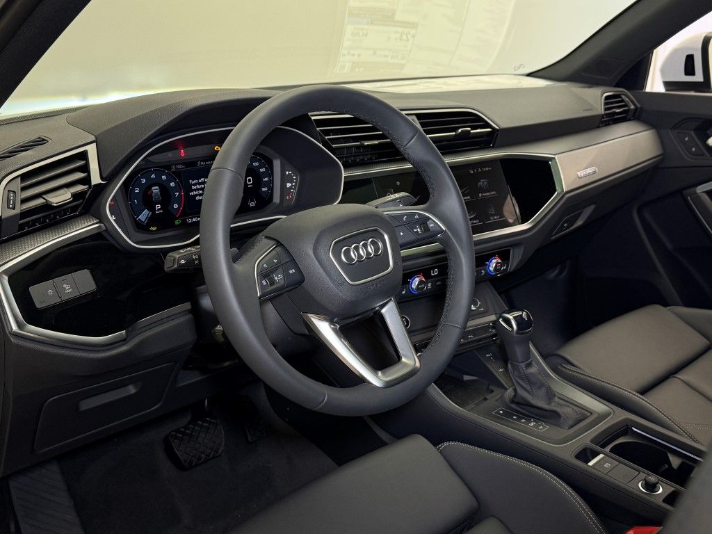 2025 Audi Q3  25