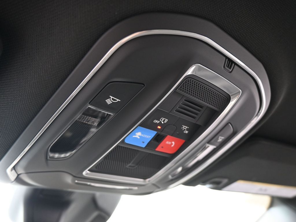 New 2026 Diamond Black Crystal Pearlcoat Jeep Laredo image 20