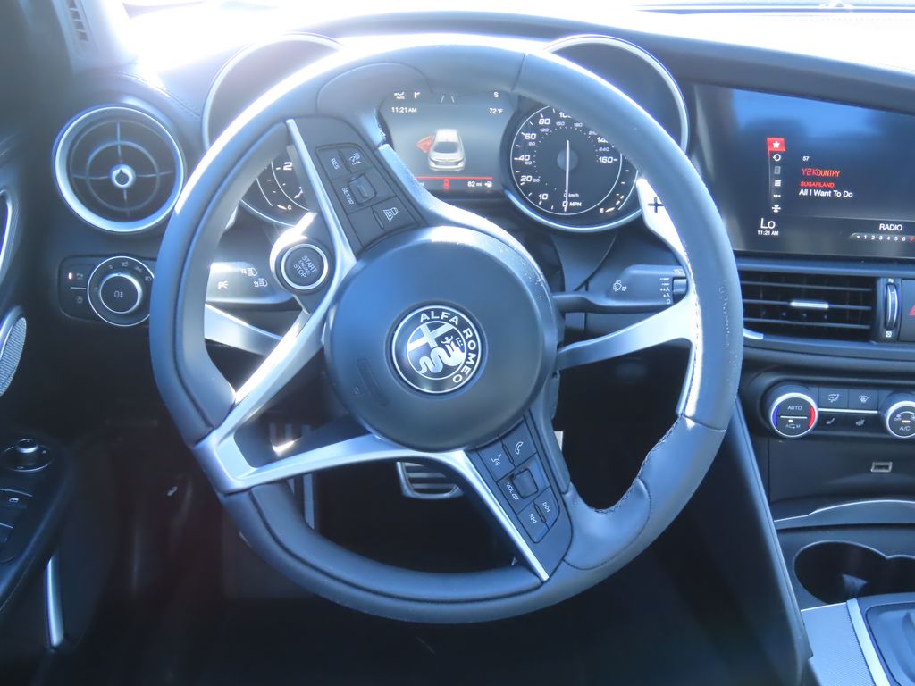 Thumbnail: 2019 Alfa Romeo Giulia - 6