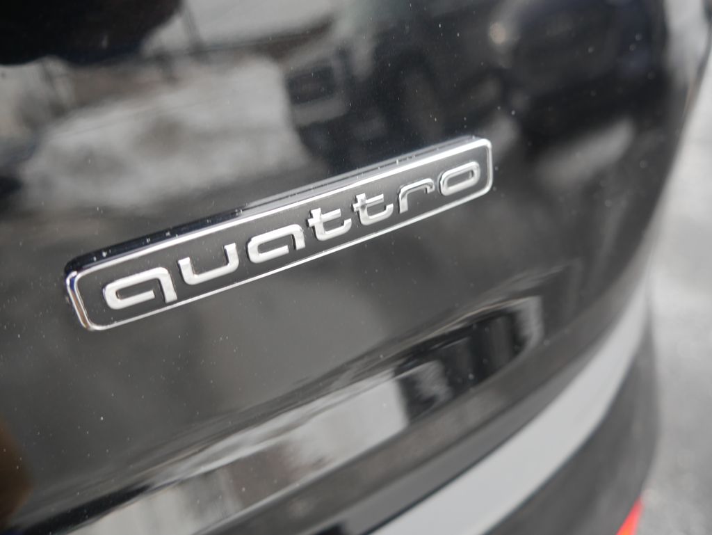 Thumbnail: 2023 Audi Q7 - 10