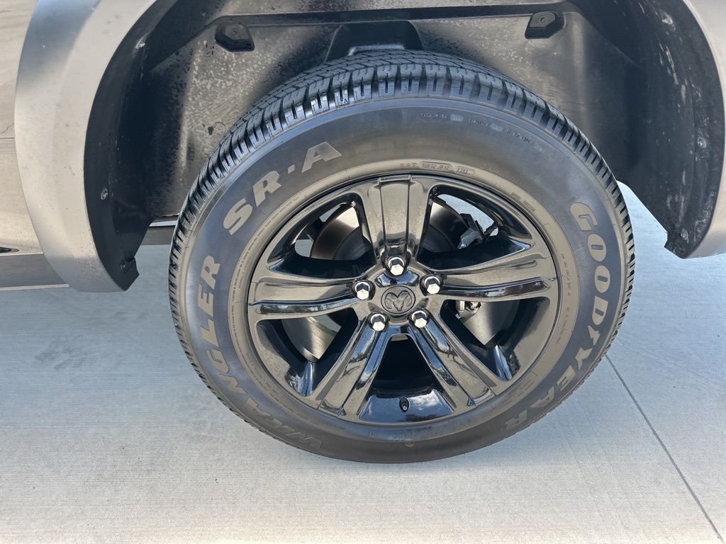 2024 Diamond Black Crystal Pearlcoat Ram 1500 Classic Warlock RWD Truck