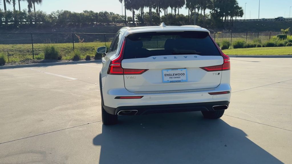 Thumbnail: 2022 Volvo S60 - 7