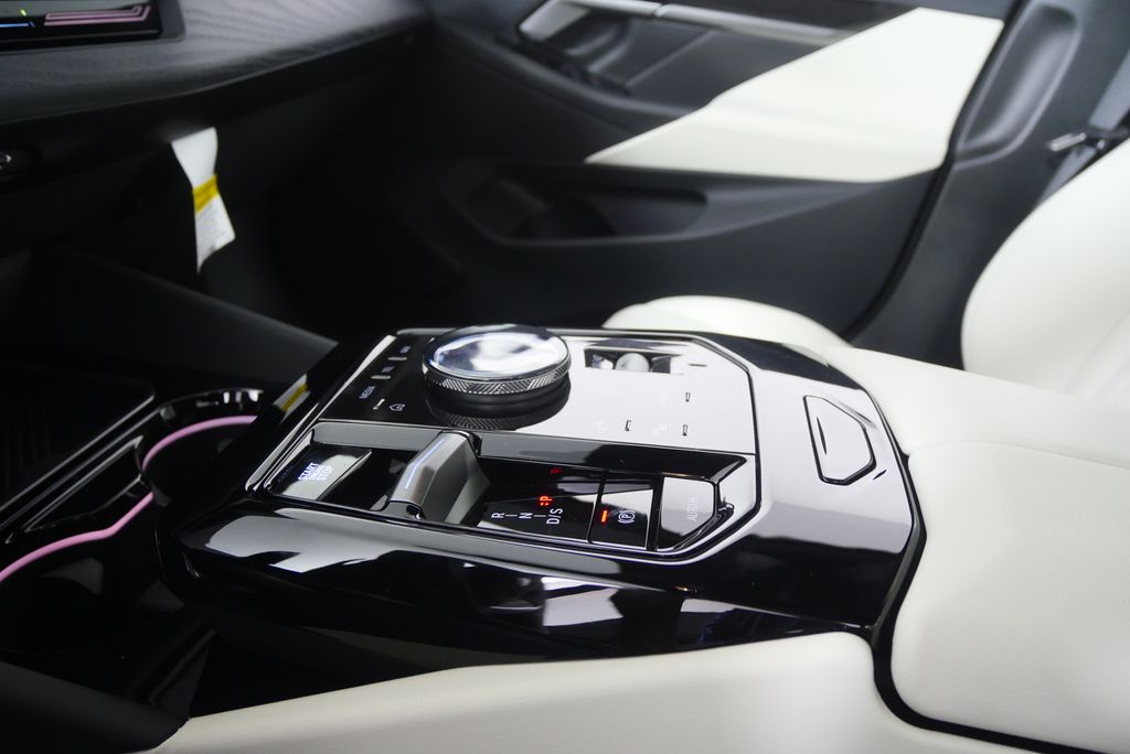 Thumbnail: 2026 BMW 5 Series - 21