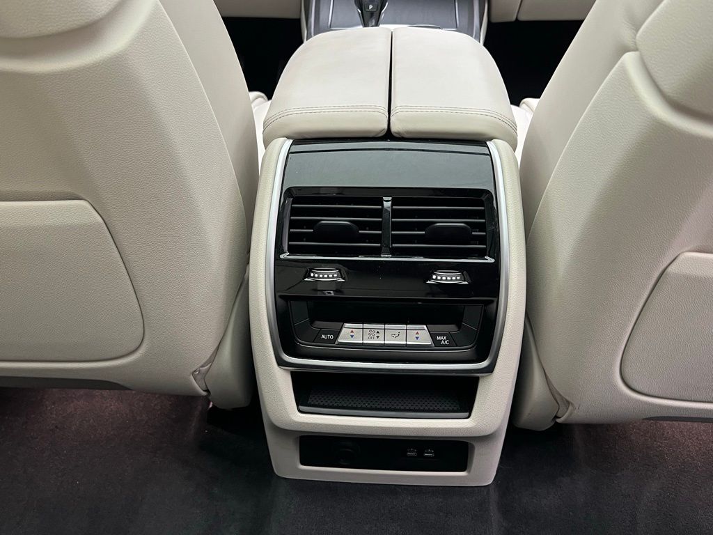 Thumbnail: 2020 BMW X7 - 10