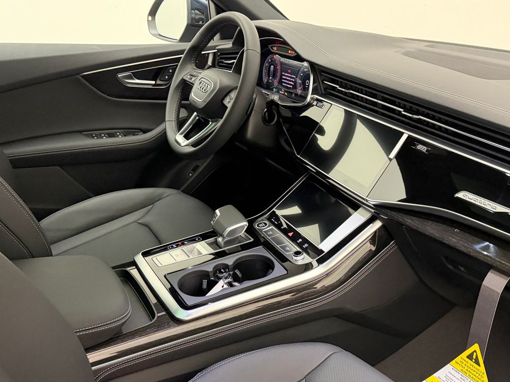 Thumbnail: 2027 Audi Q8 - 9