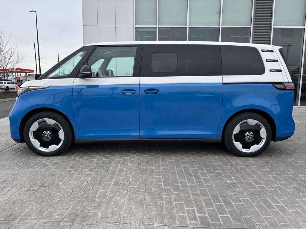 View vehicle photo 2