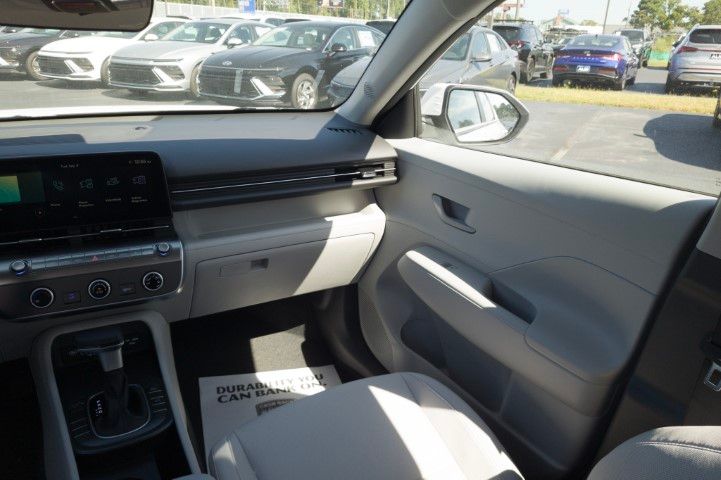 New 2027 White Hyundai SE image 16