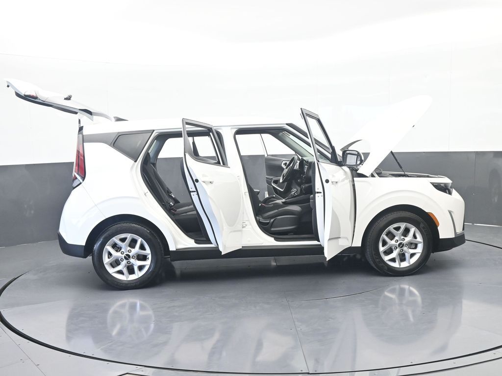 Used 2024 Snow White Pearl Kia LX image 68