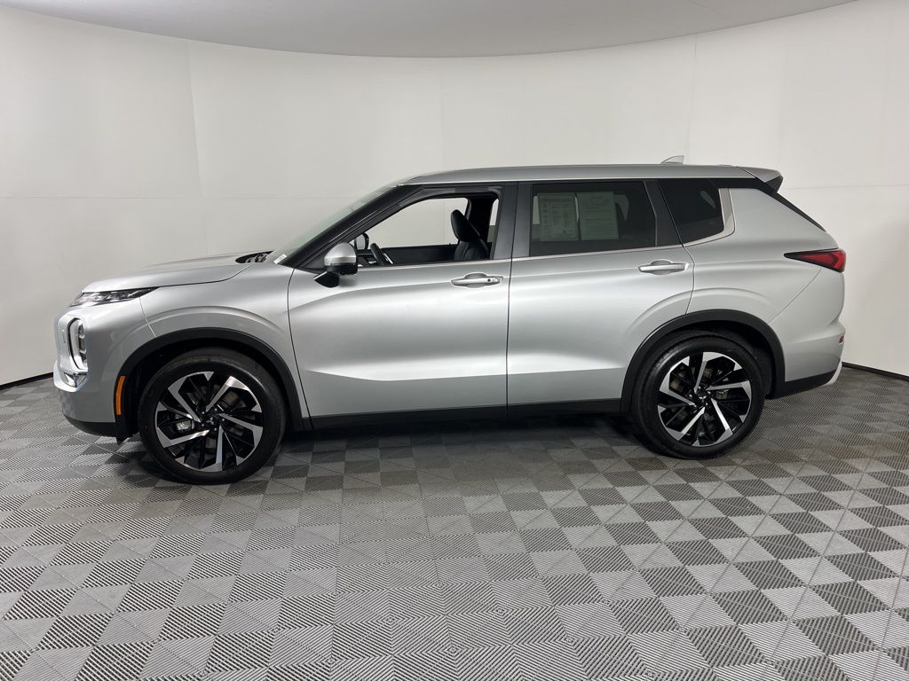 Thumbnail: 2024 Mitsubishi Outlander - 2