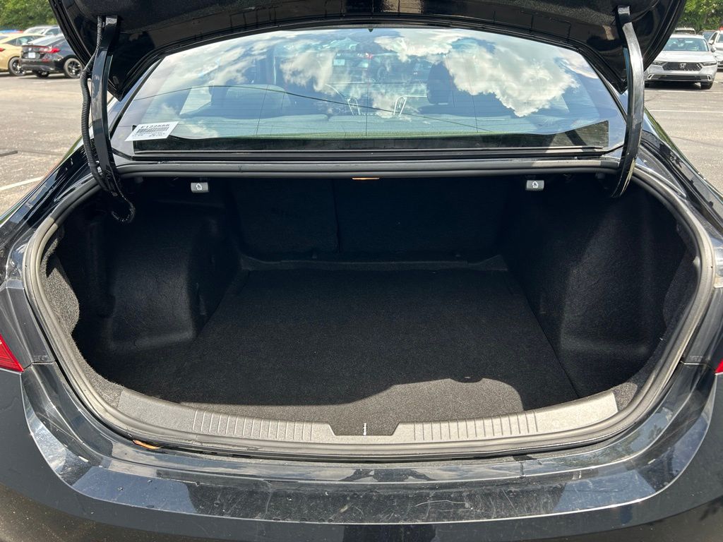 Thumbnail: 2019 Chevrolet Malibu - 20