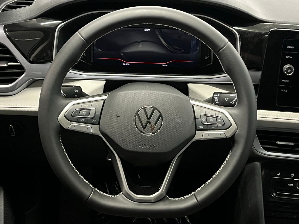 2025 Volkswagen Taos SEL - Photo 9