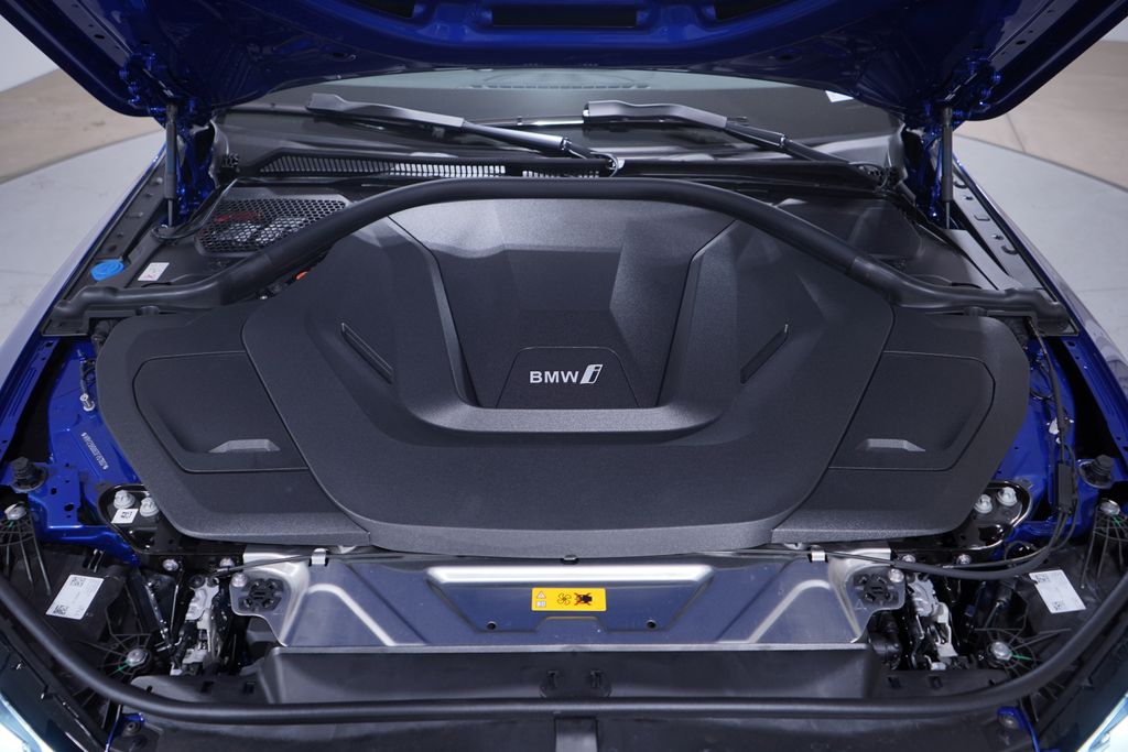 Thumbnail: 2025 BMW i4 - 14