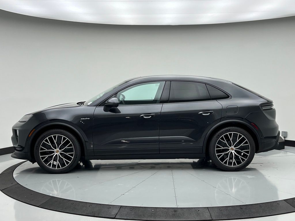 Thumbnail: 2025 Porsche Macan - 2