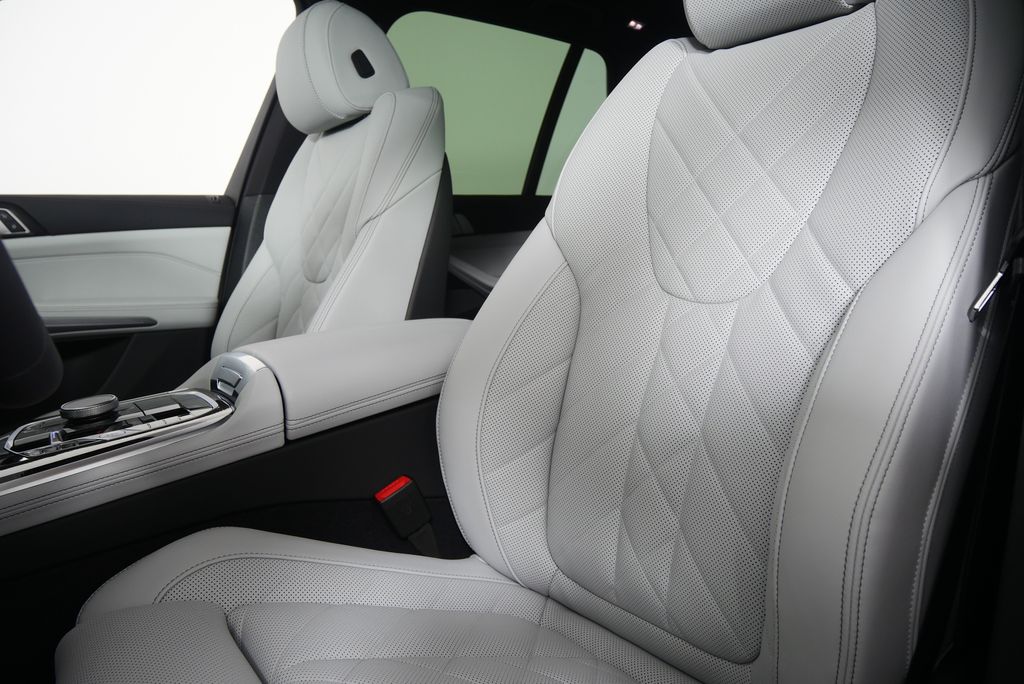 Thumbnail: 2026 BMW X5 - 10