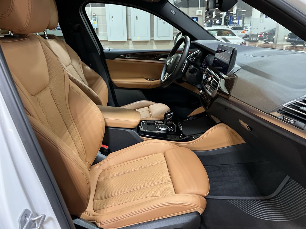 Thumbnail: 2023 BMW X4 - 26