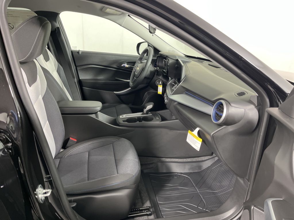 Thumbnail: 2026 Chevrolet Trax - 8