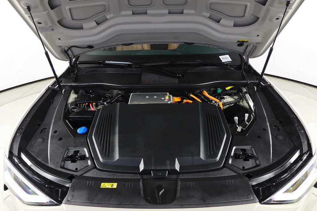 Thumbnail: 2022 Audi e-tron - 6